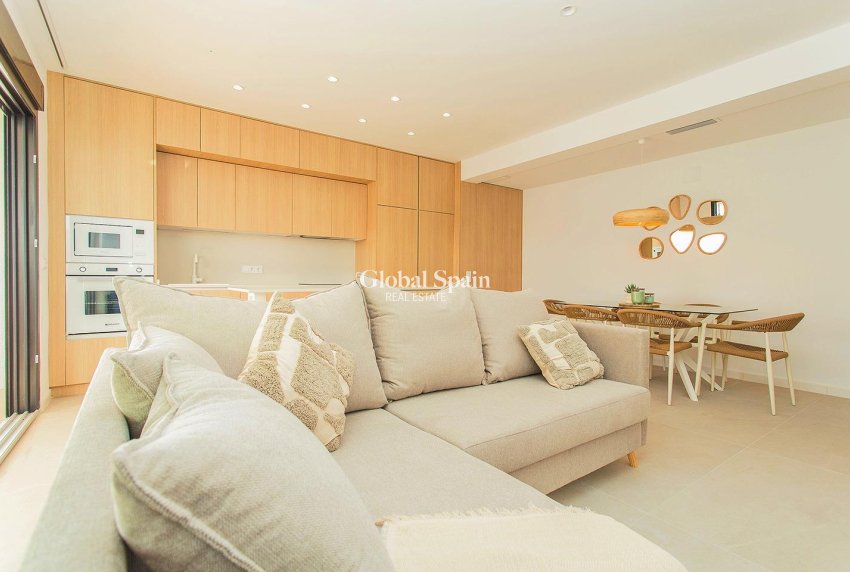 Resale - HOUSE -
TORREVIEJA - La Siesta