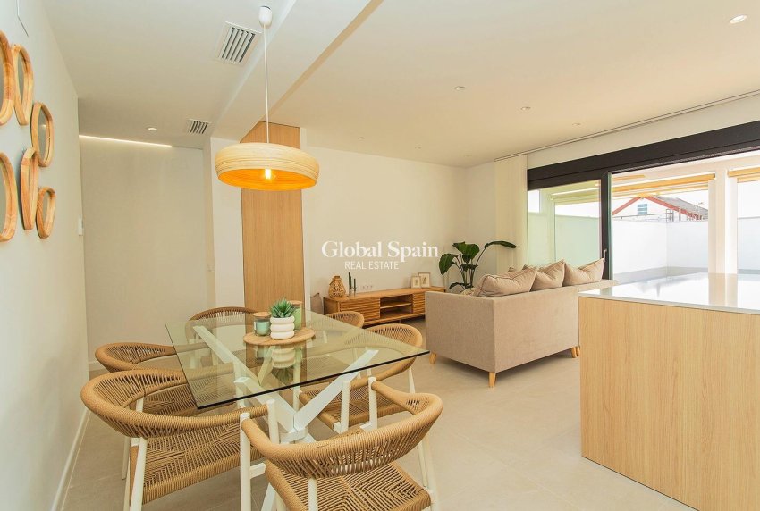 Resale - HOUSE -
TORREVIEJA - La Siesta