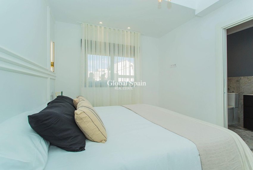 Resale - HOUSE -
TORREVIEJA - La Siesta