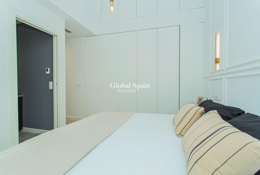 Resale - HOUSE -
TORREVIEJA - La Siesta