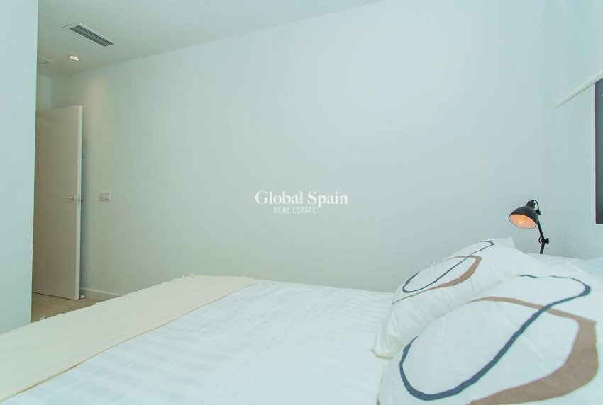Resale - HOUSE -
TORREVIEJA - La Siesta