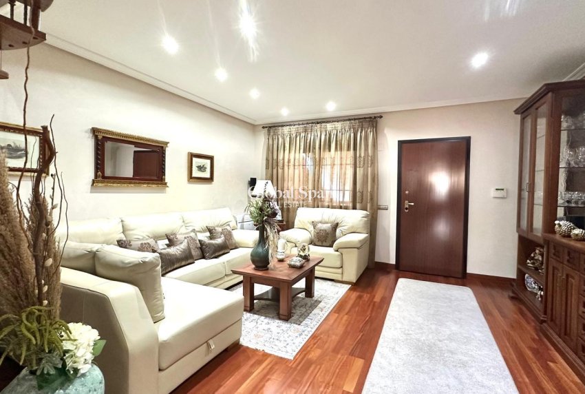 Resale - HOUSE -
TORREVIEJA - La Siesta