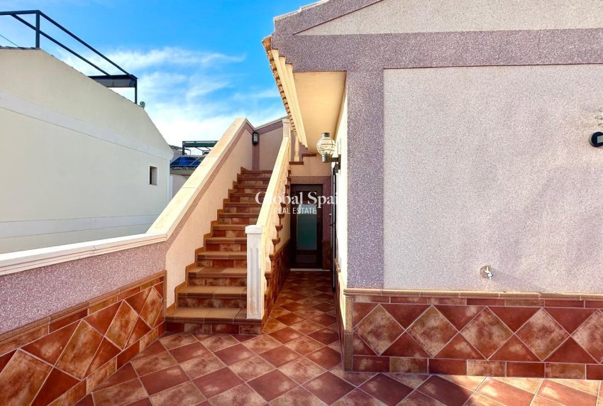 Resale - HOUSE -
TORREVIEJA - La Siesta