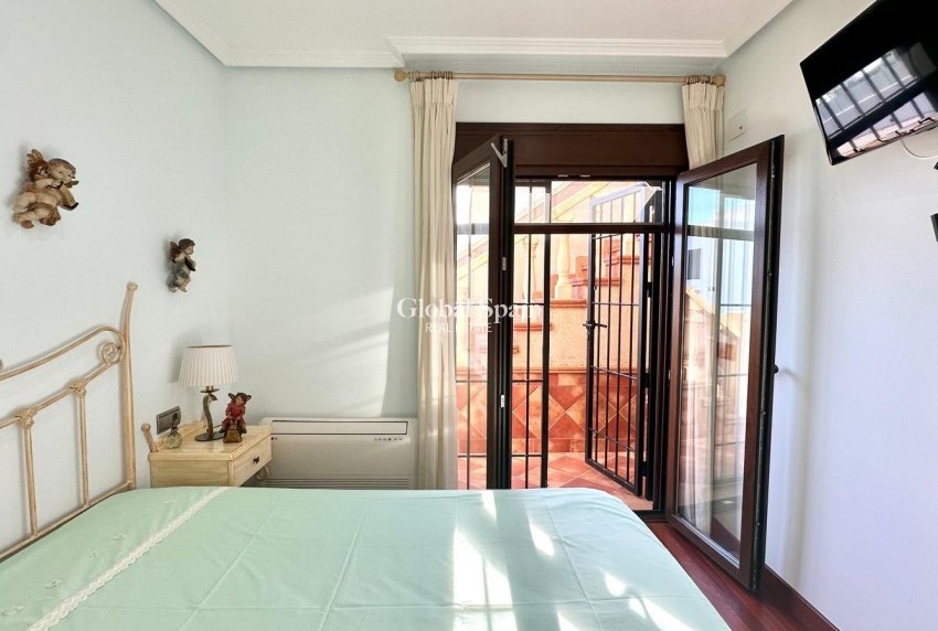 Resale - HOUSE -
TORREVIEJA - La Siesta