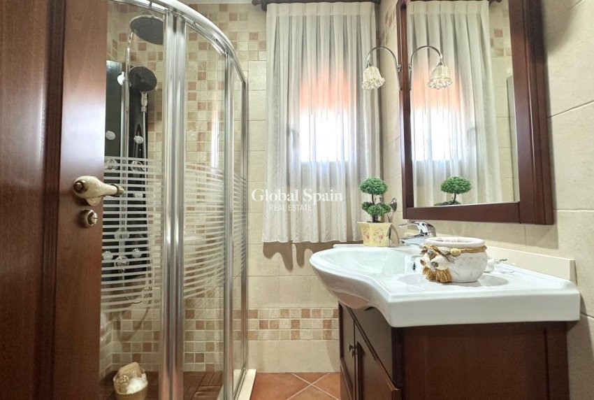 Resale - HOUSE -
TORREVIEJA - La Siesta
