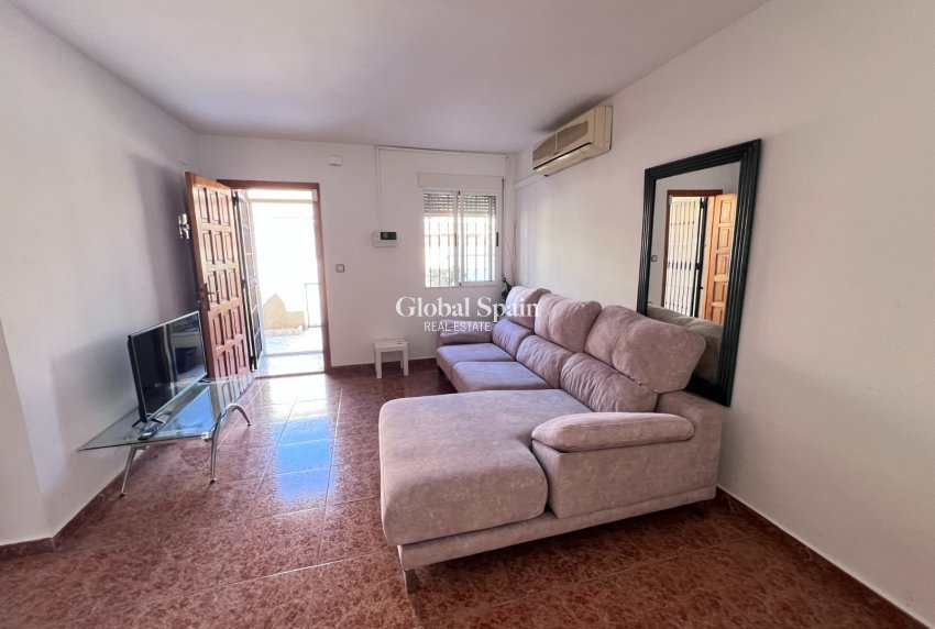 Resale - House -
TORREVIEJA - La Siesta