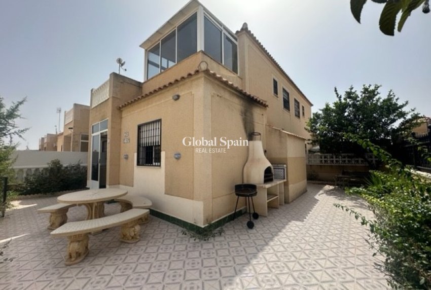 Resale - House -
TORREVIEJA - La Siesta