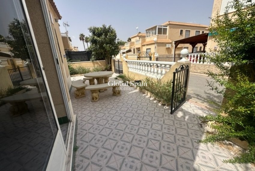 Resale - House -
TORREVIEJA - La Siesta