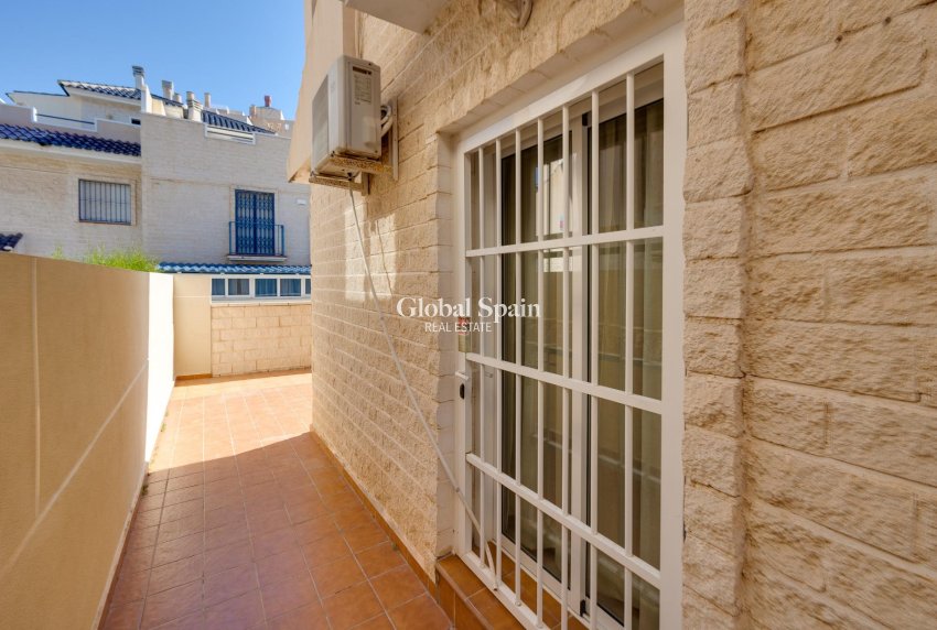 Resale - HOUSE -
TORREVIEJA - La Veleta
