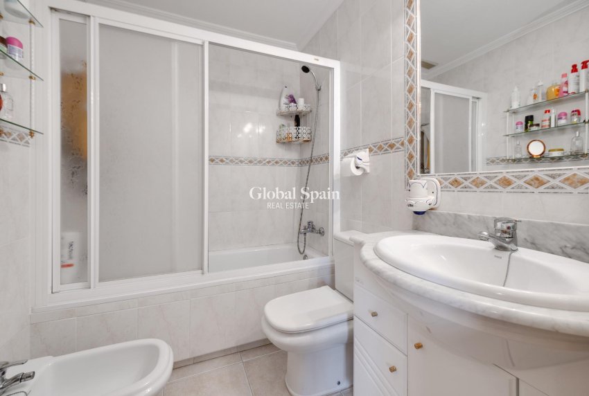 Resale - HOUSE -
TORREVIEJA - La Veleta