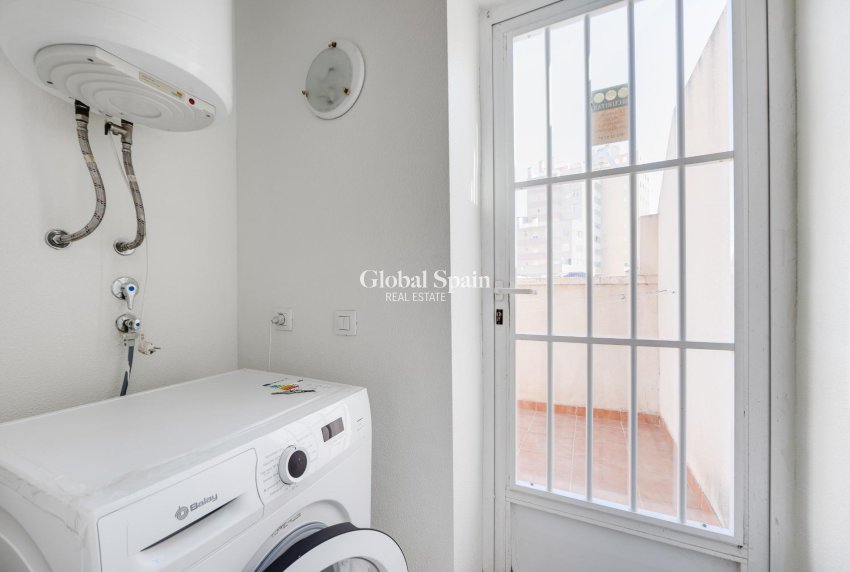 Resale - HOUSE -
TORREVIEJA - La Veleta