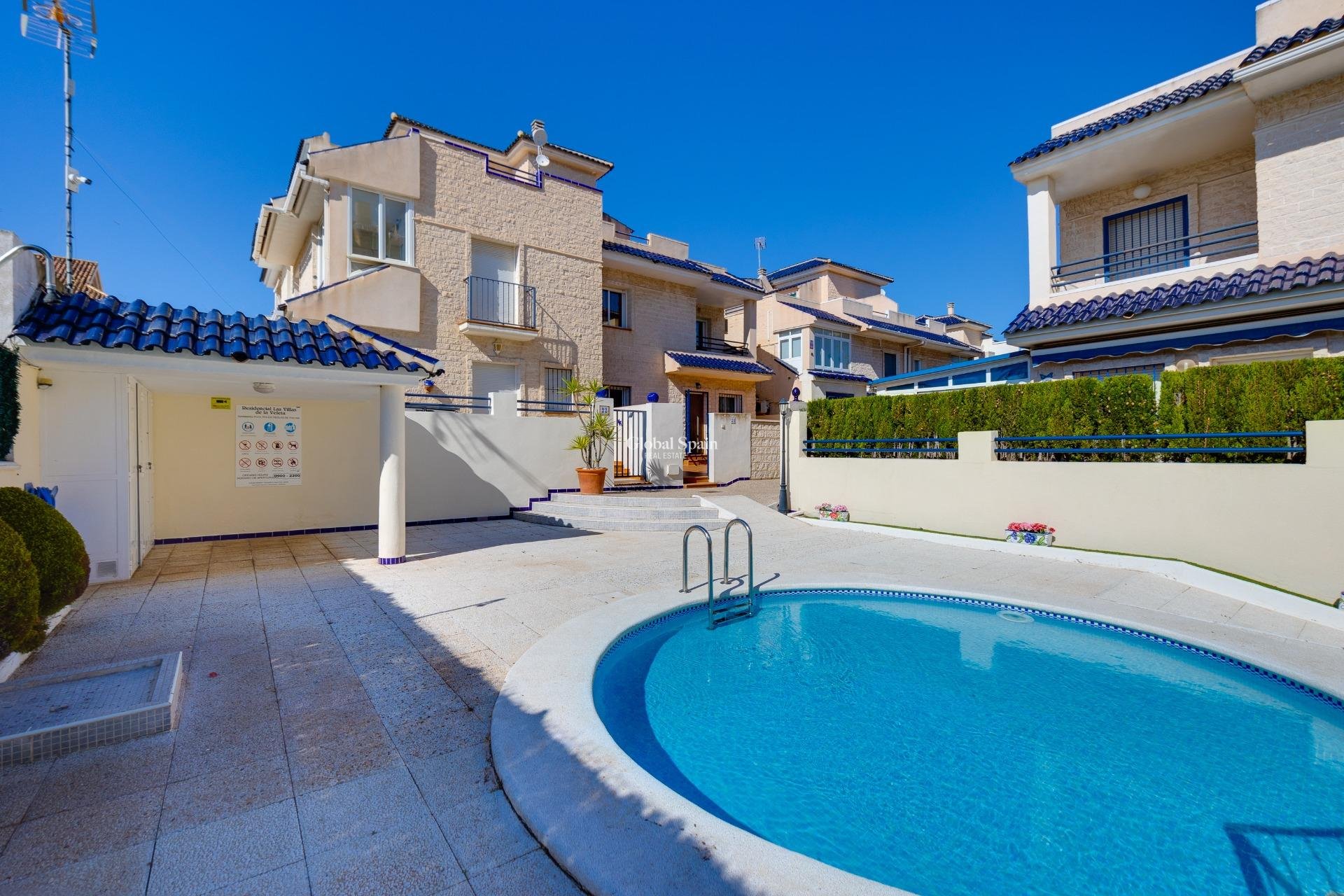 Resale - HOUSE -
TORREVIEJA - La Veleta
