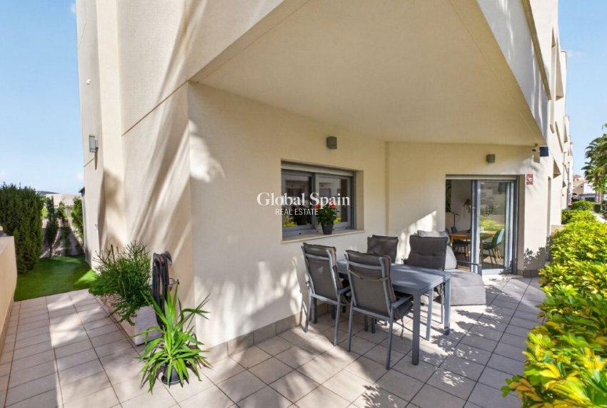 Resale - HOUSE -
TORREVIEJA - La Veleta
