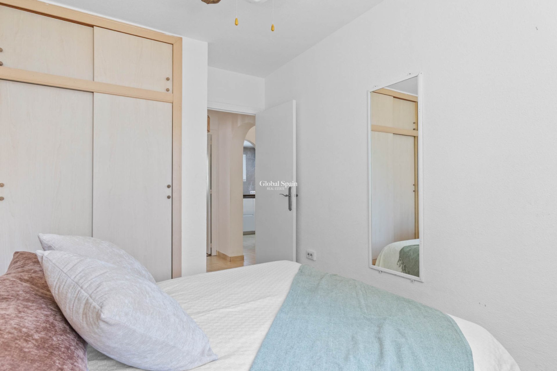 Resale - House -
TORREVIEJA - Lago jardin