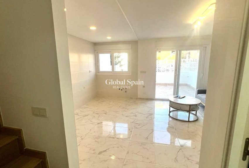 Resale - HOUSE -
TORREVIEJA - LOS BALCONES - LOS ALTOS