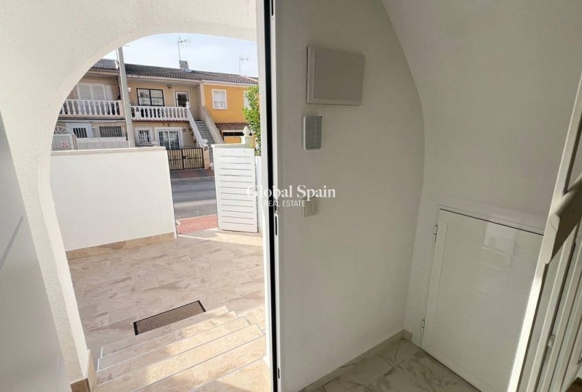 Resale - HOUSE -
TORREVIEJA - LOS BALCONES - LOS ALTOS