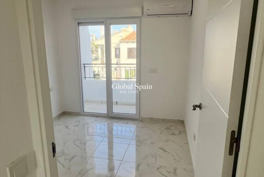 Resale - HOUSE -
TORREVIEJA - LOS BALCONES - LOS ALTOS