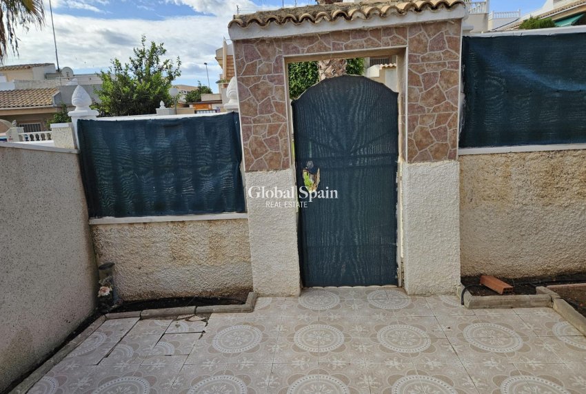 Resale - HOUSE -
TORREVIEJA - LOS BALCONES - LOS ALTOS