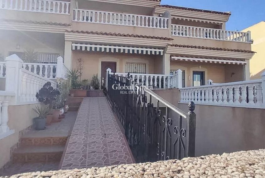 Resale - HOUSE -
TORREVIEJA - LOS BALCONES - LOS ALTOS