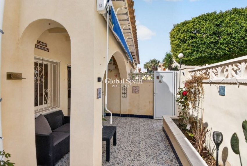 Resale - HOUSE -
TORREVIEJA - LOS BALCONES - LOS ALTOS