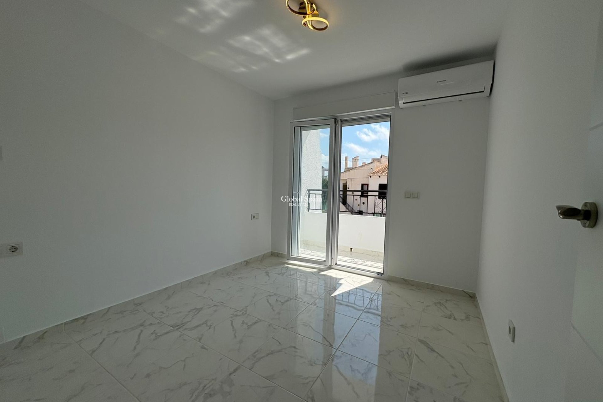 Resale - HOUSE -
TORREVIEJA - LOS BALCONES - LOS ALTOS