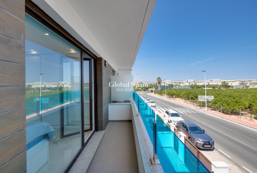 Resale - HOUSE -
TORREVIEJA - LOS BALCONES - LOS ALTOS
