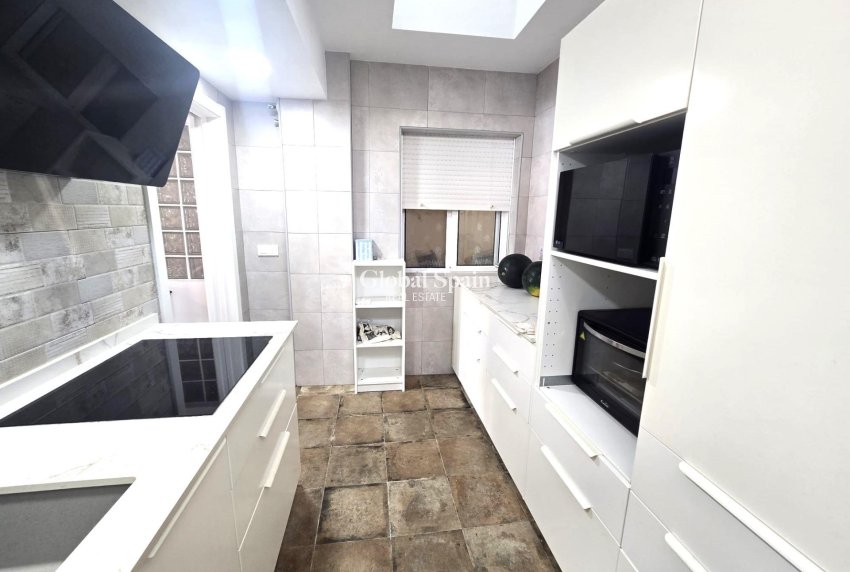 Resale - HOUSE -
TORREVIEJA - LOS BALCONES - LOS ALTOS
