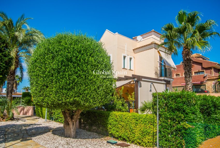 Resale - HOUSE -
TORREVIEJA - LOS BALCONES - LOS ALTOS