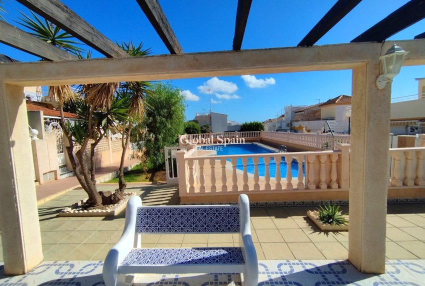 Resale - HOUSE -
TORREVIEJA - LOS BALCONES - LOS ALTOS