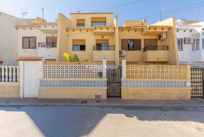 Resale - HOUSE -
TORREVIEJA - LOS BALCONES - LOS ALTOS