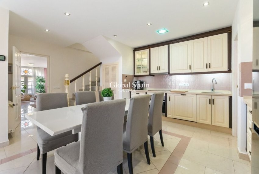 Resale - HOUSE -
TORREVIEJA - Los Frutales/ La Rosaleda