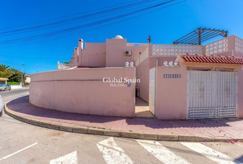 Resale - HOUSE -
TORREVIEJA - Los Frutales/ La Rosaleda