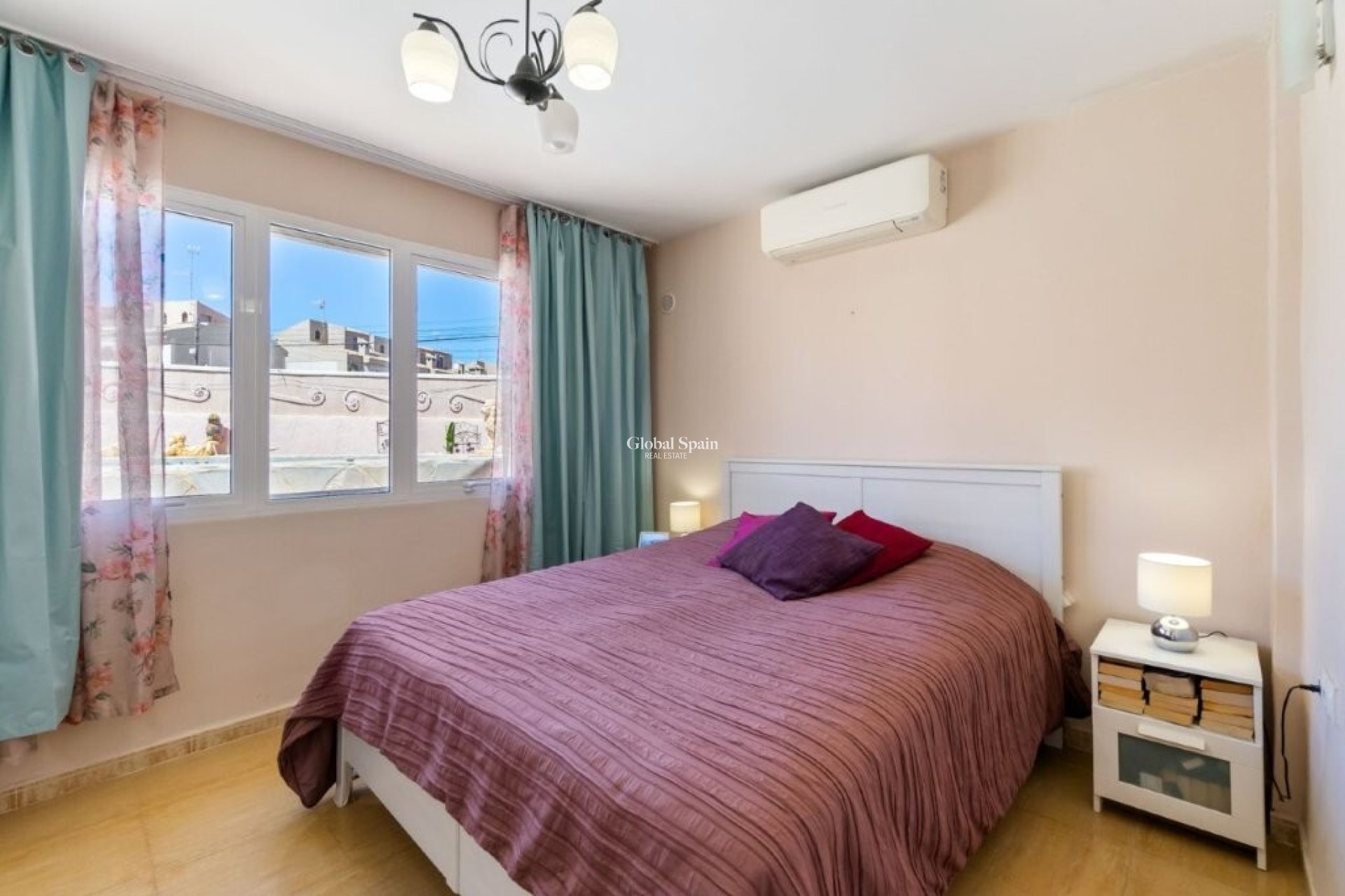 Resale - HOUSE -
TORREVIEJA - Los Frutales/ La Rosaleda