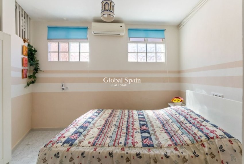 Resale - HOUSE -
TORREVIEJA - Los Frutales/ La Rosaleda