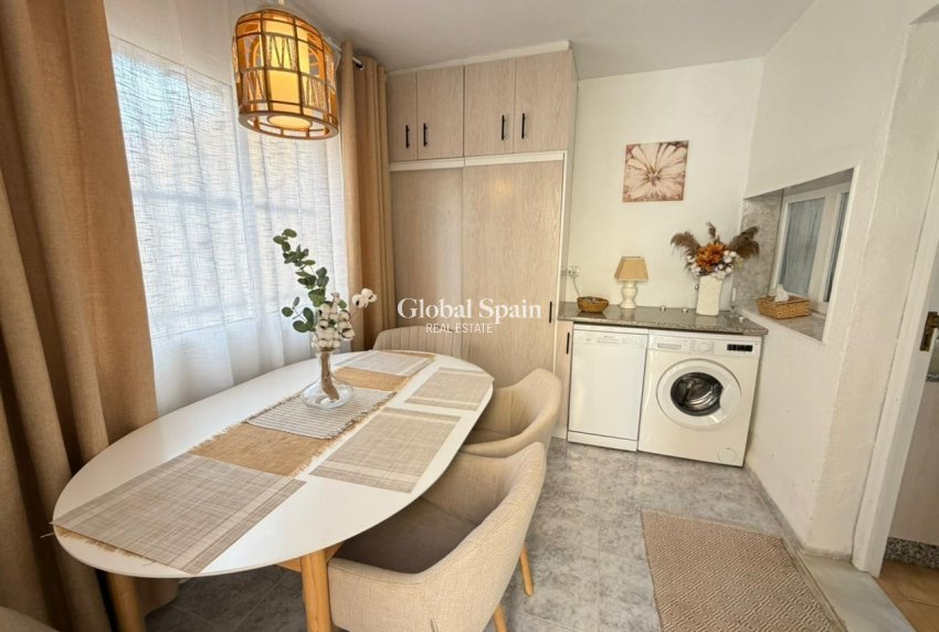 Resale - HOUSE -
TORREVIEJA - Los Frutales