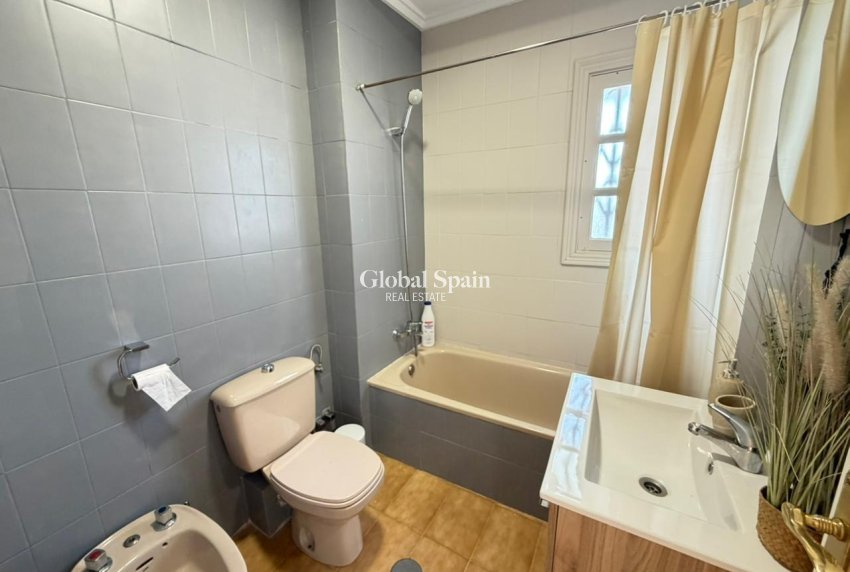 Resale - HOUSE -
TORREVIEJA - Los Frutales