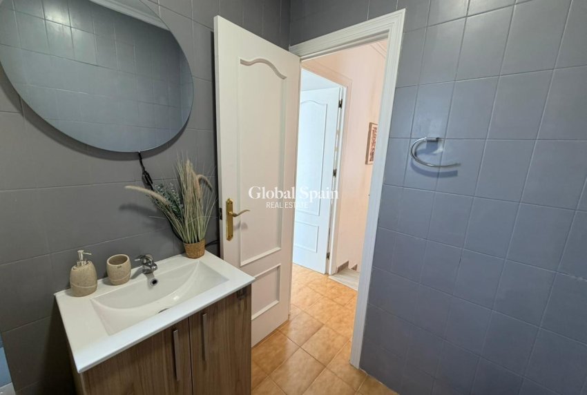 Resale - HOUSE -
TORREVIEJA - Los Frutales