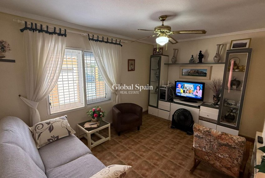 Resale - HOUSE -
TORREVIEJA - Los Frutales