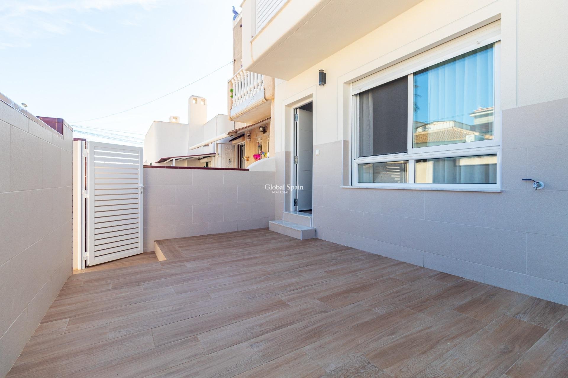 Resale - HOUSE -
TORREVIEJA - Los Frutales