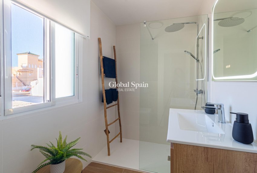 Resale - HOUSE -
TORREVIEJA - Los Frutales