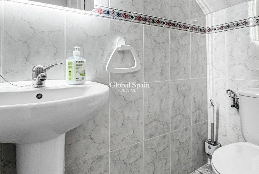 Resale - HOUSE -
TORREVIEJA - Nueva Torrevieja - Aguas Nuevas