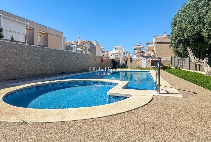 Resale - HOUSE -
TORREVIEJA - Nueva Torrevieja - Aguas Nuevas
