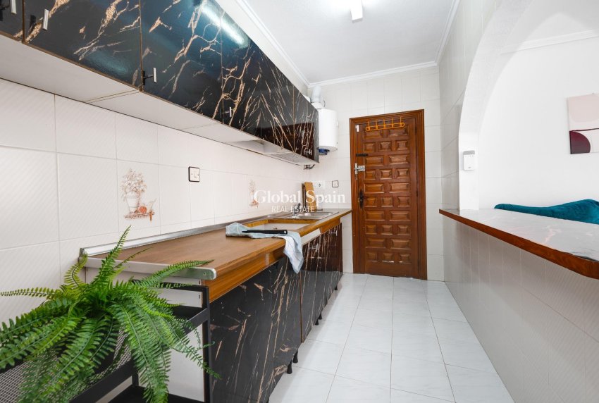 Resale - HOUSE -
TORREVIEJA - Nueva Torrevieja