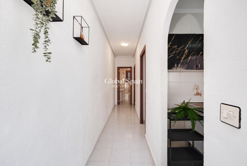 Resale - HOUSE -
TORREVIEJA - Nueva Torrevieja