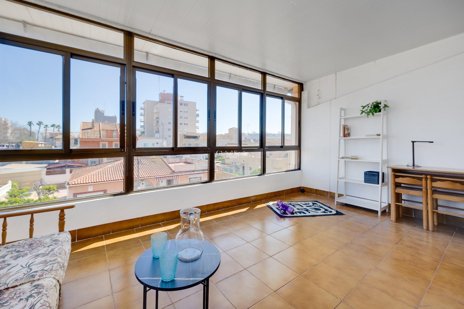 Resale - HOUSE -
TORREVIEJA - Nueva Torrevieja