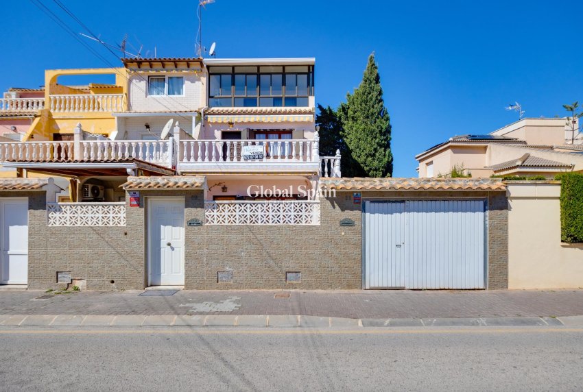 Resale - HOUSE -
TORREVIEJA - Nueva Torrevieja