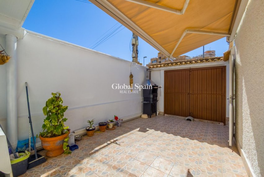 Resale - HOUSE -
TORREVIEJA - Nueva Torrevieja