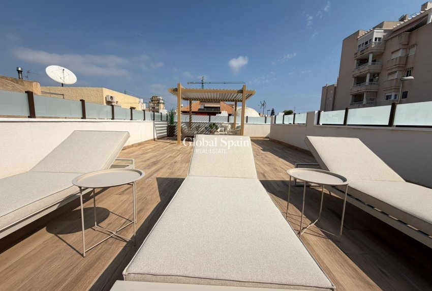 Resale - HOUSE -
TORREVIEJA - Nueva Torrevieja