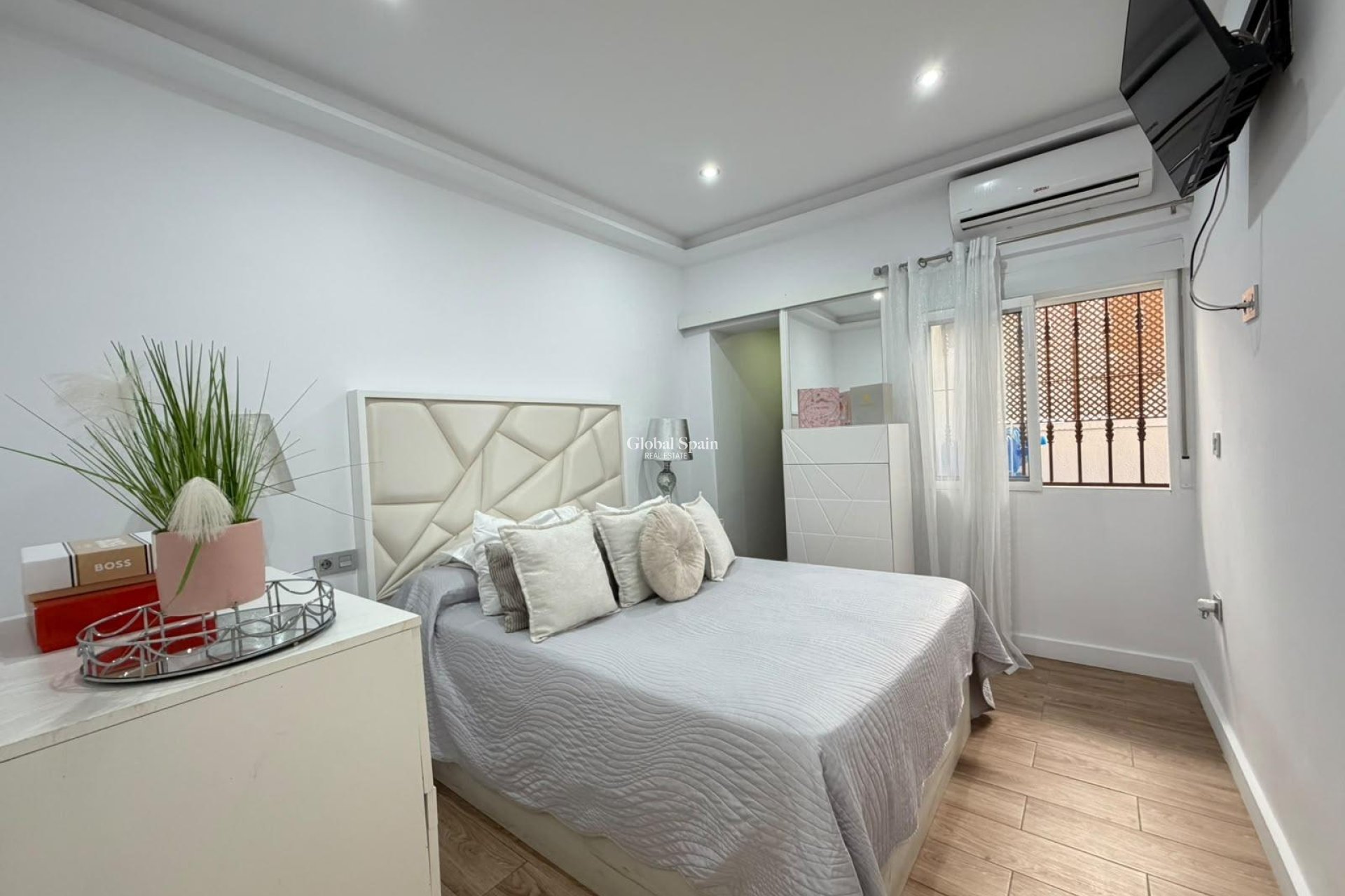 Resale - HOUSE -
TORREVIEJA - Nueva Torrevieja