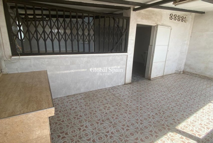 Resale - HOUSE -
TORREVIEJA - Parque Acuático - Sector 25